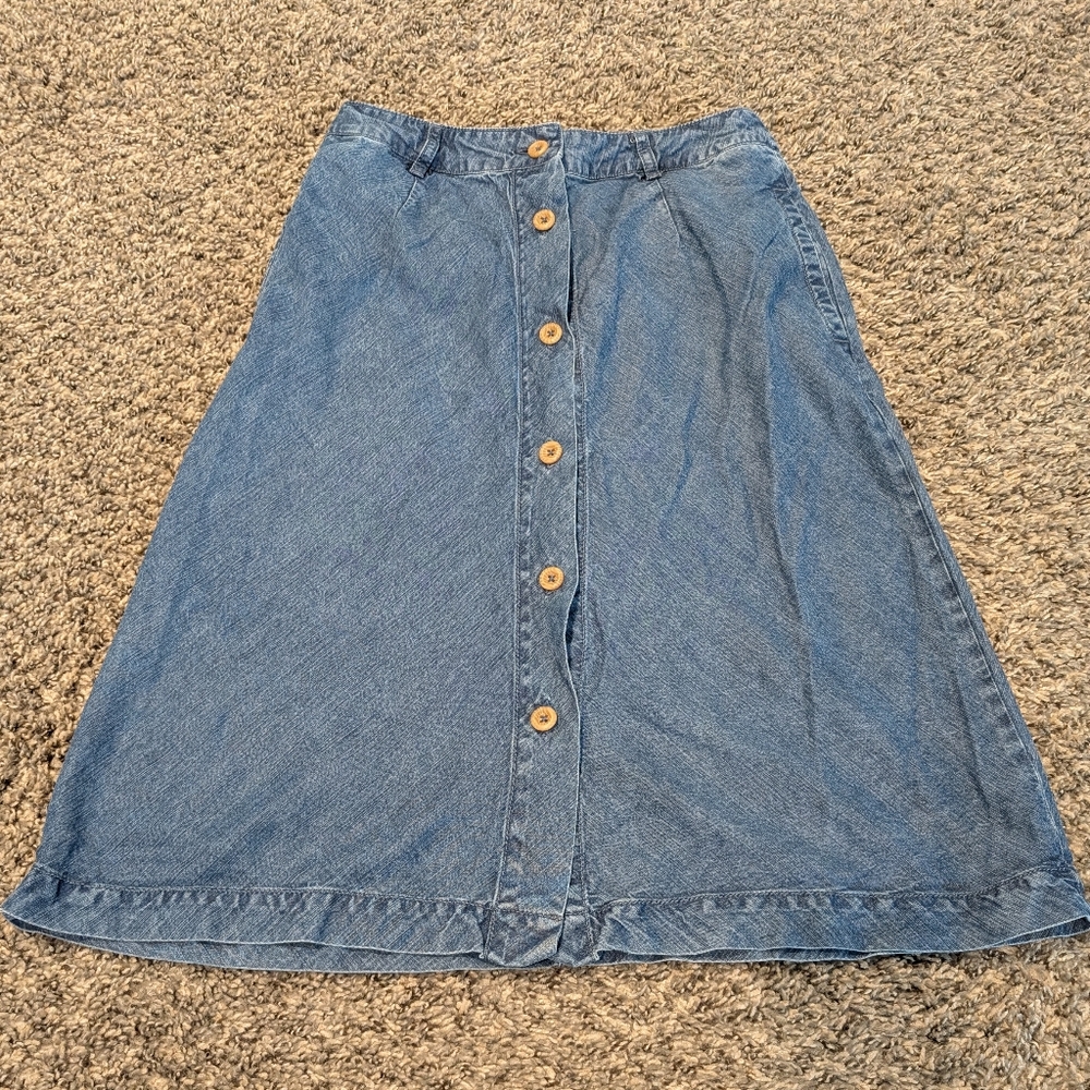 a loves a jean skirt with pockets sz small